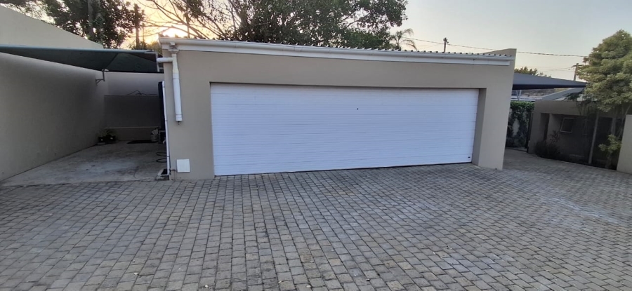 7 Bedroom Property for Sale in Bonza Bay Eastern Cape